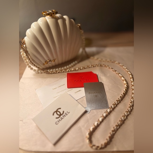 Rare VIP Limited Edition Minaudière Shell Crossbody/Clutch with Original Box Set - Picture 6 of 8